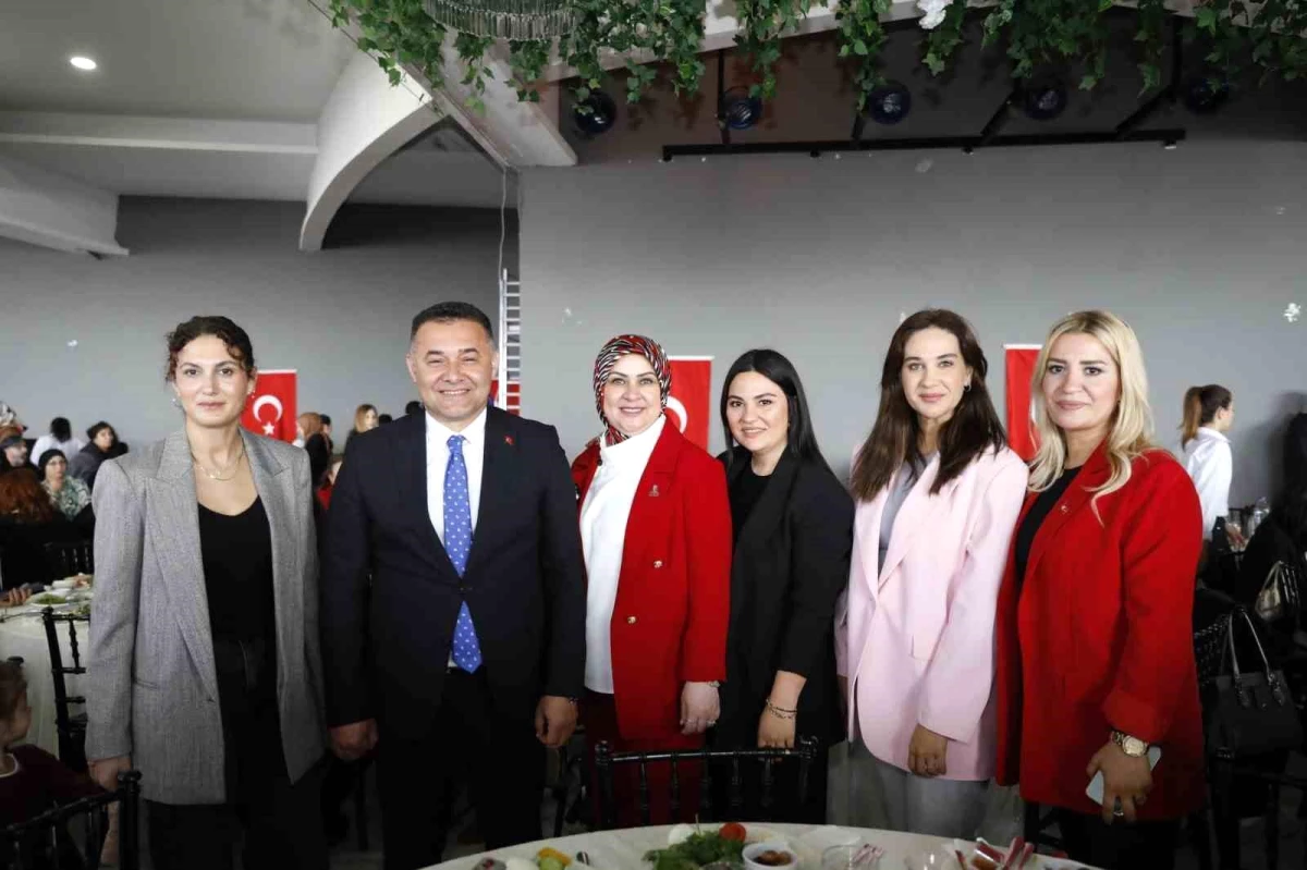 Alanya Belediye Başkanı Kadınları Kutladı