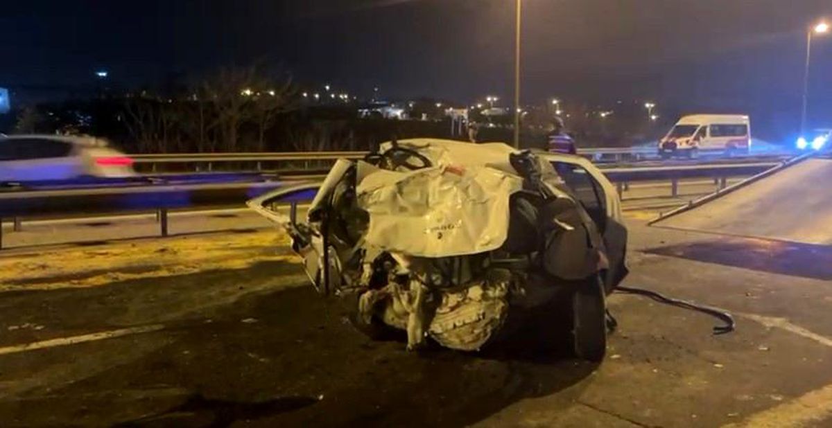 Çatalca\'da hafriyat kamyonu ile otomobil çarpıştı: 5 yaralı