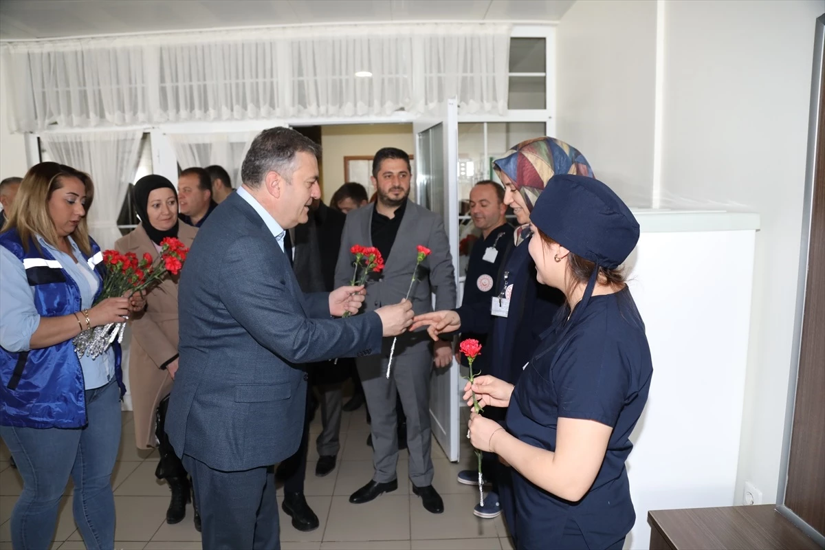 Çubuk Belediye Başkanı Baki Demirbaş, Kadınlar Günü\'nü kutladı