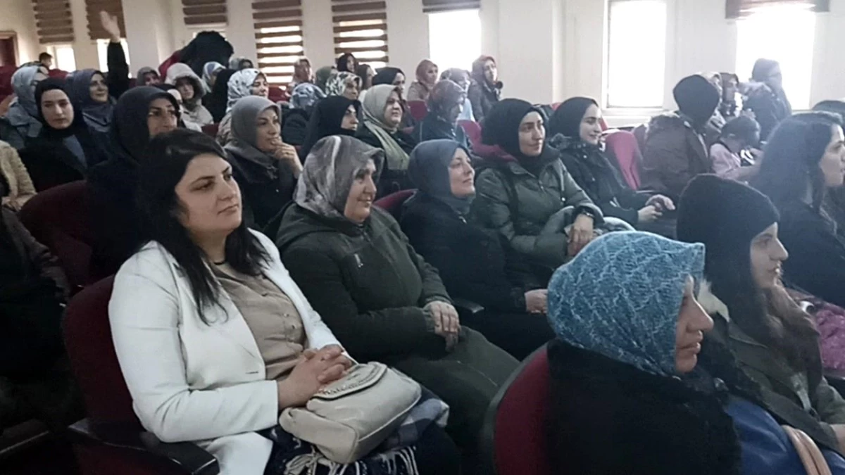Van\'ın Erciş ilçesinde Kadınlar Günü programı düzenlendi