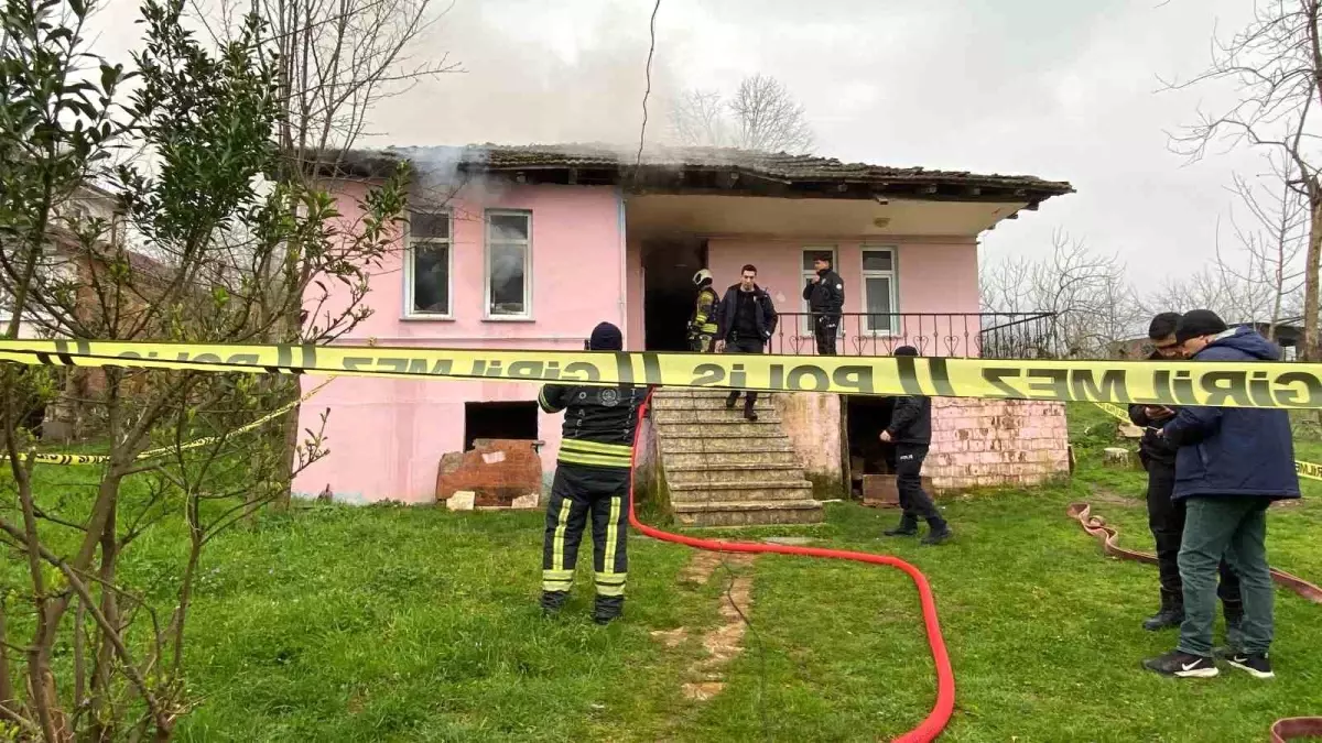 Kartepe\'de çıkan yangında mahsur kalan yaşlı kadın hayatını kaybetti