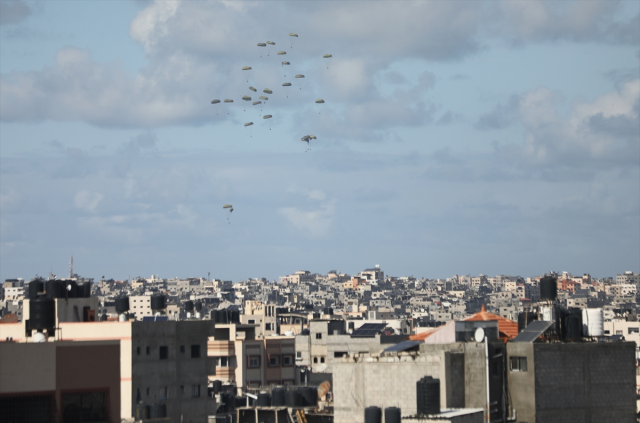 Gazze'ye İndirilen Yardım Kutuları Sivillerin Üzerine Düştü: Ölü ve Yaralılar Var