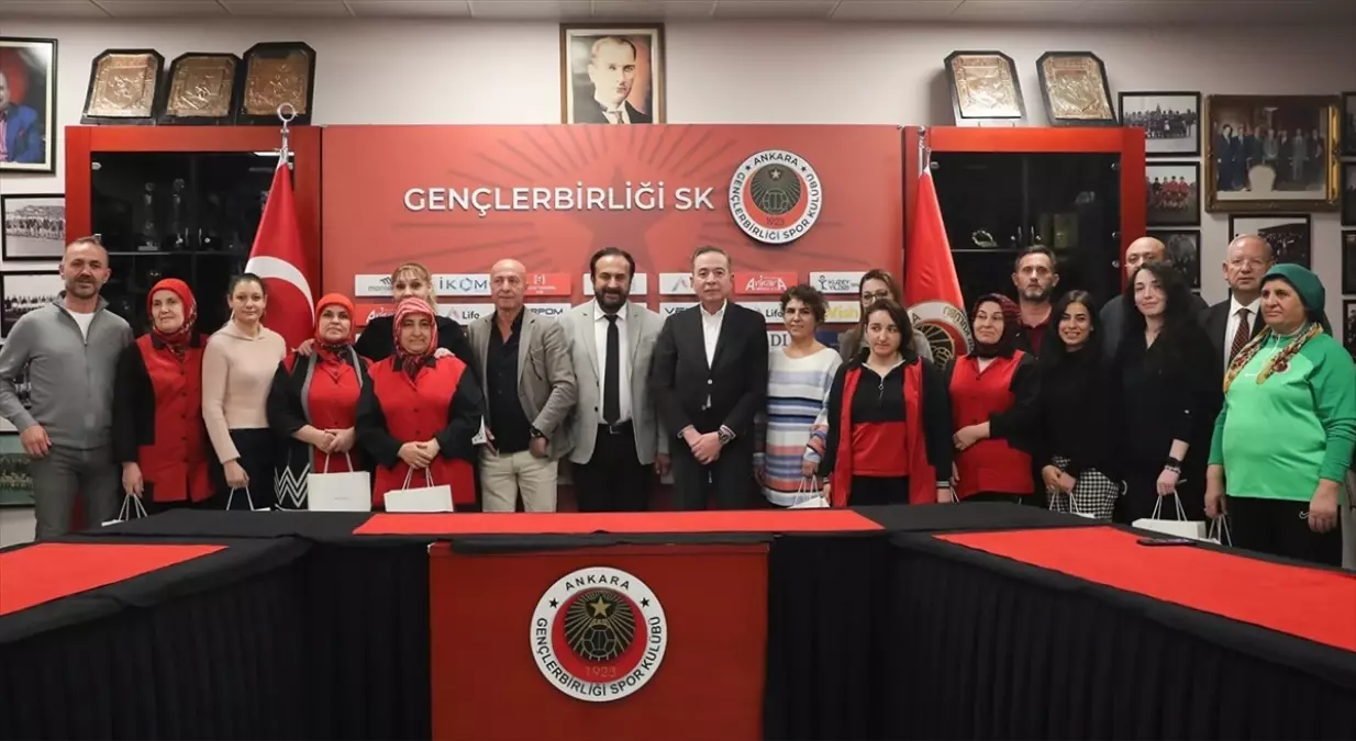 Gençlerbirliği Kulübü Başkanı Osman Sungur, kadın çalışanlarıyla bir araya geldi