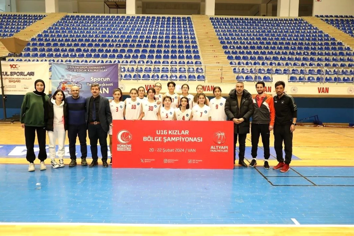 Van\'ın İpekyolu Belediyesi Kız Basketbol Takımları Bölge Şampiyonu Oldu
