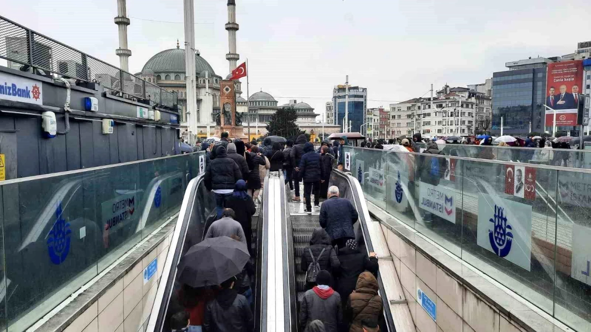 İstanbul Valiliği, Dünya Kadınlar Günü eylemleri nedeniyle Taksim ve Şişhane istasyonlarını kapattı
