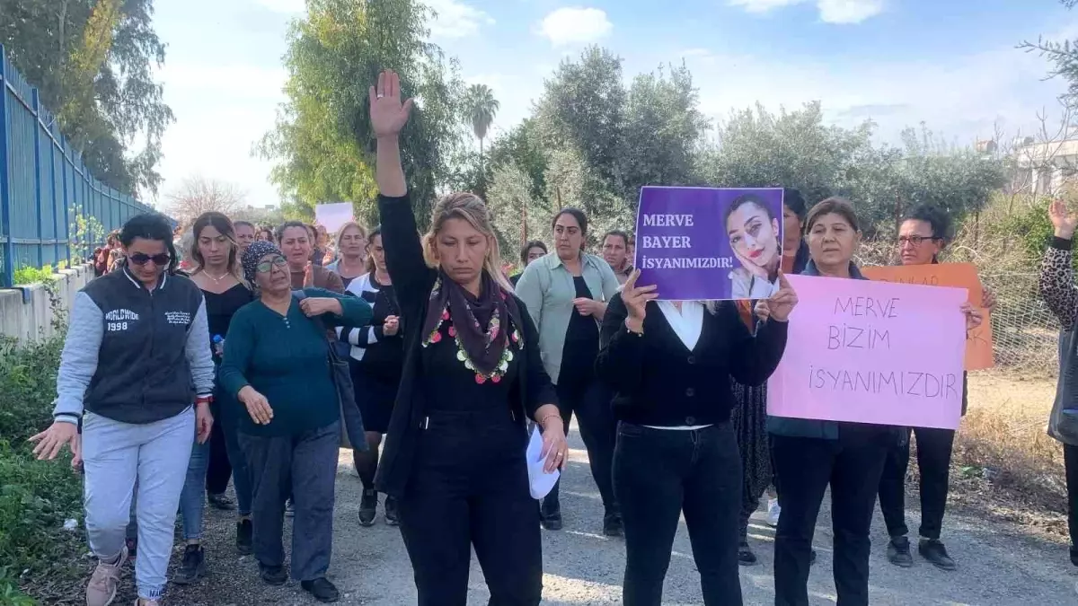 Mersin\'de Polis Memuru Tarafından Öldürülen Mervegül Bayer İçin Kadınlar Yürüdü