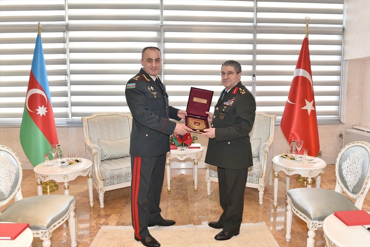 Kara Kuvvetleri Komutanı Orgeneral Selçuk Bayraktaroğlu, Azerbaycan Savunma Bakan Yardımcısı ve Kara Kuvvetleri Komutanı Hikmet Mirzayev ile bir araya geldi