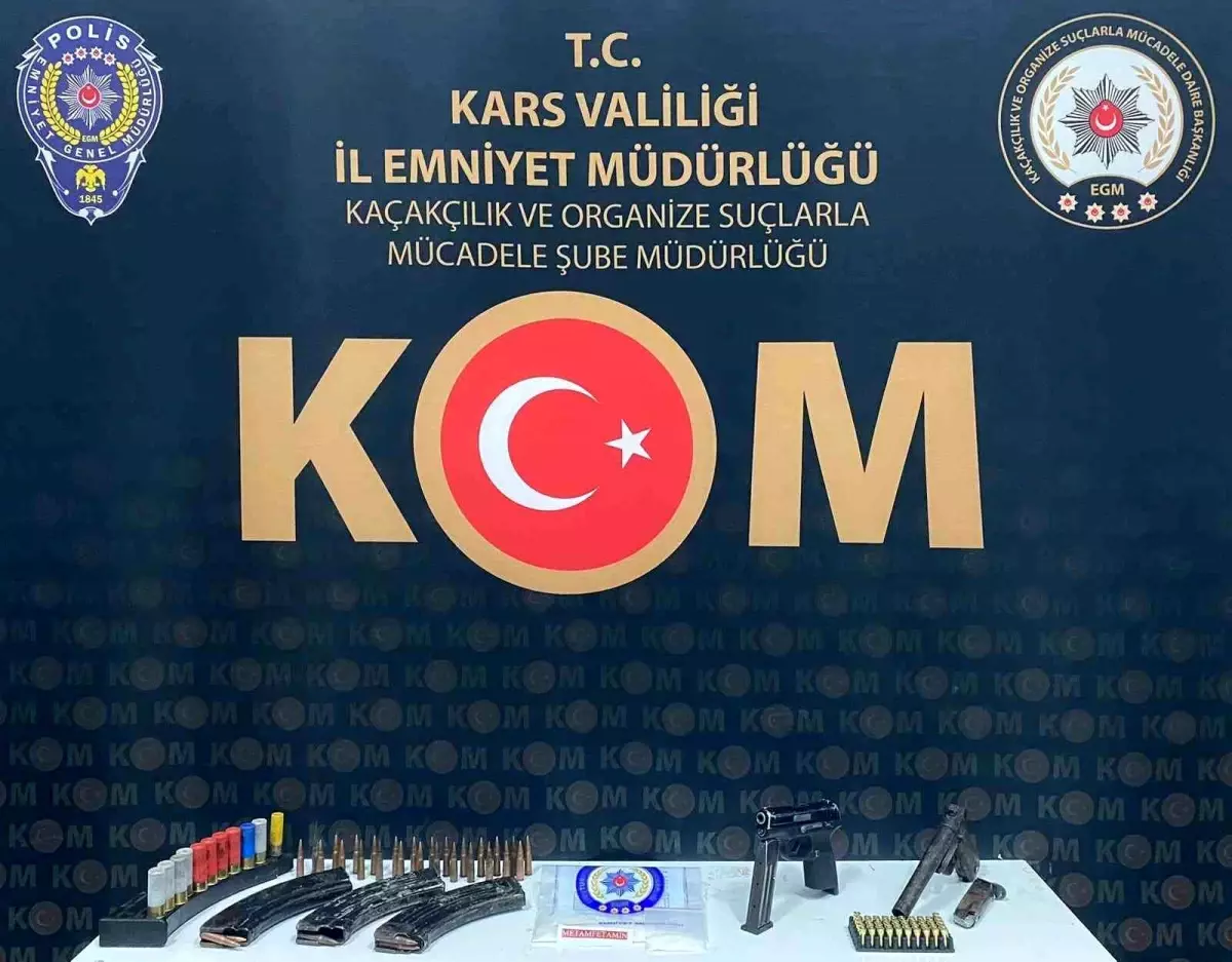 Kars\'ta Kaçakçılara Operasyon: Metamfetamin ve Silahlar Ele Geçirildi