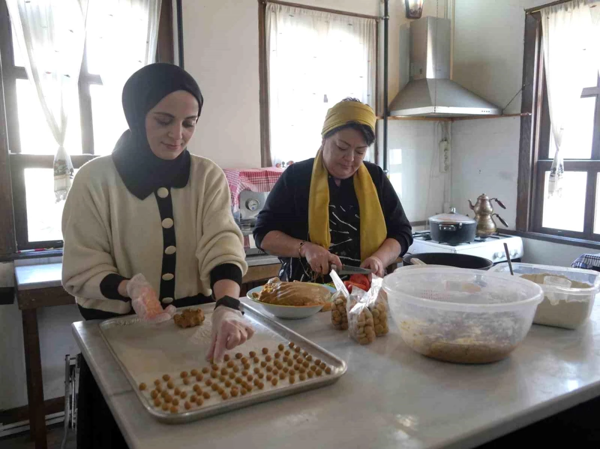 Kastamonu\'da Kadın Kooperatifleri Yöresel Ürünleri Türkiye\'ye Gönderiyor
