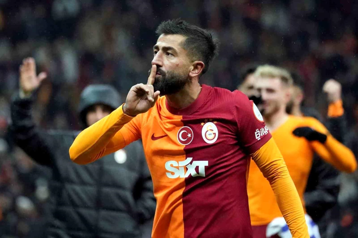 Kerem Demirbay, Çaykur Rizespor maçının ardından taraftarlara 3\'lü çektirdi