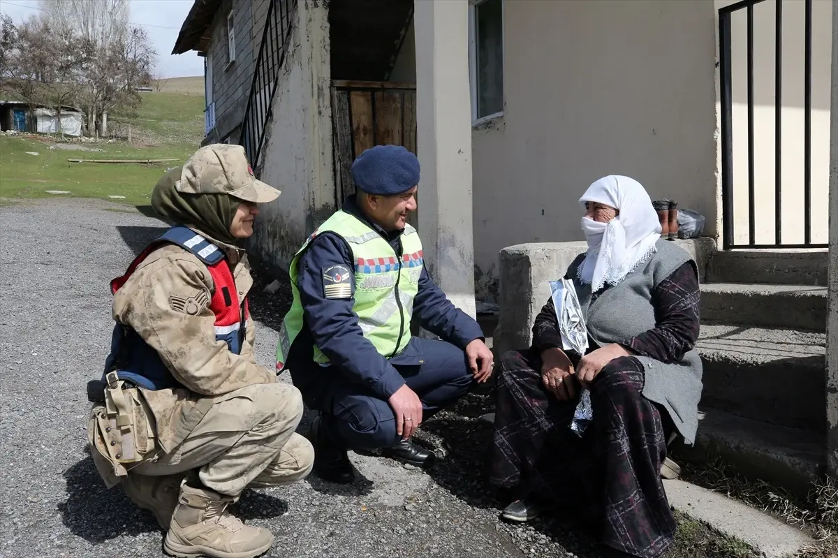 Muş Jandarma Komutanlığı, Kadınlar Günü\'nü kutladı