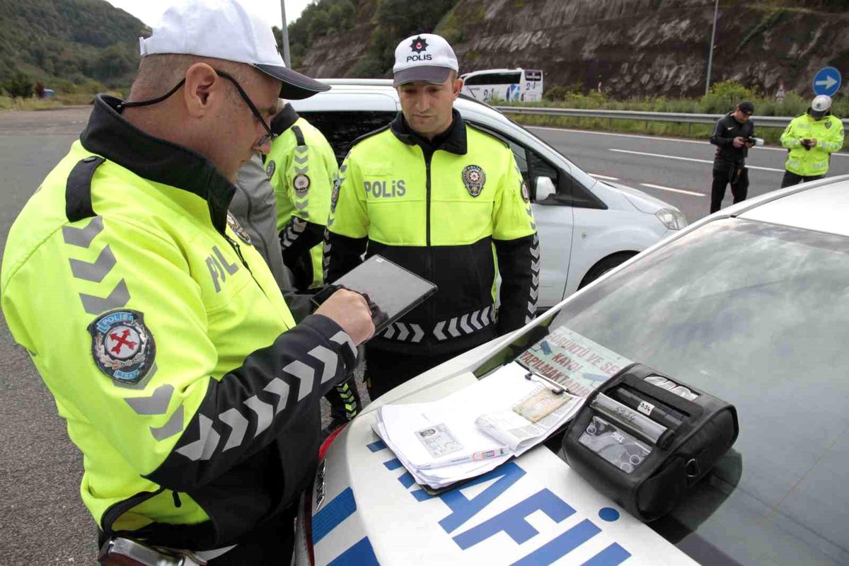 Ordu\'da yapılan trafik denetimlerinde 13 bin 722 araç kontrol edildi