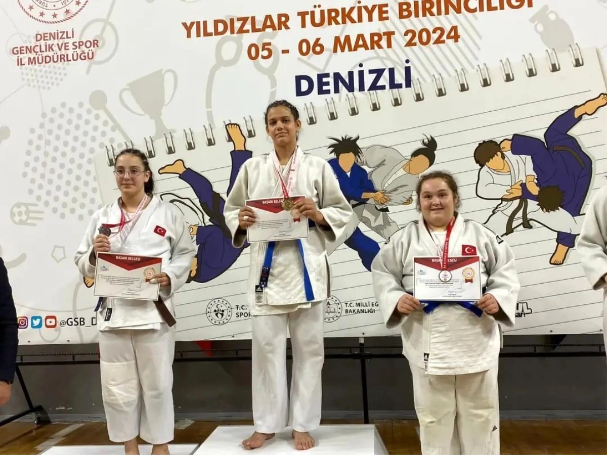 Denizli\'de düzenlenen Okul Sporları Yıldızlar Judo Türkiye Birinciliği\'nde Salihli judocusu Hira Kılkış şampiyon oldu