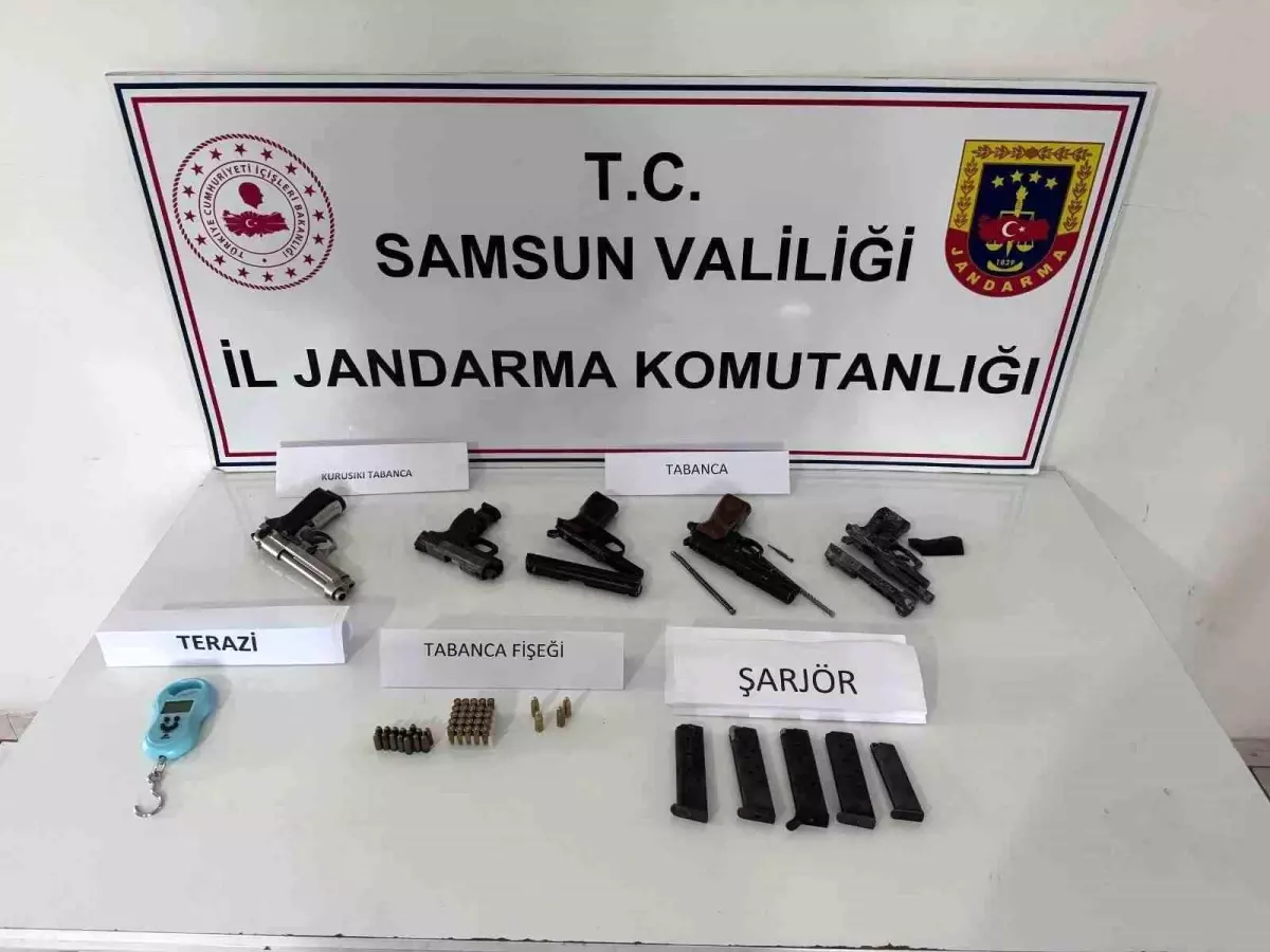 Samsun\'da yapılan aramada 5 tabanca ve 44 mermi ele geçirildi