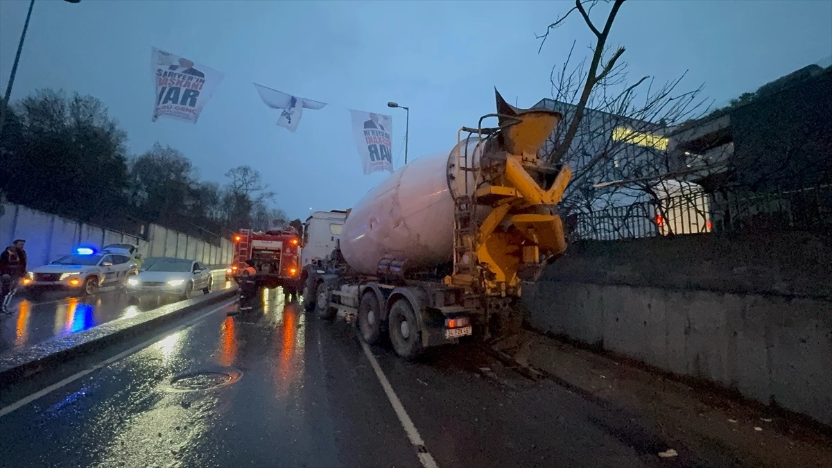 Sarıyer\'de beton mikseriyle kamyon çarpıştı: 1 kişi ağır yaralandı