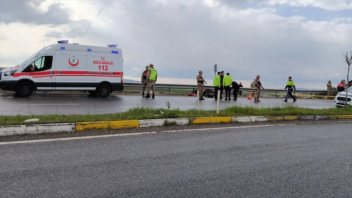 Siirt\'te bariyere çarpan motosiklet sürücüsü hayatını kaybetti