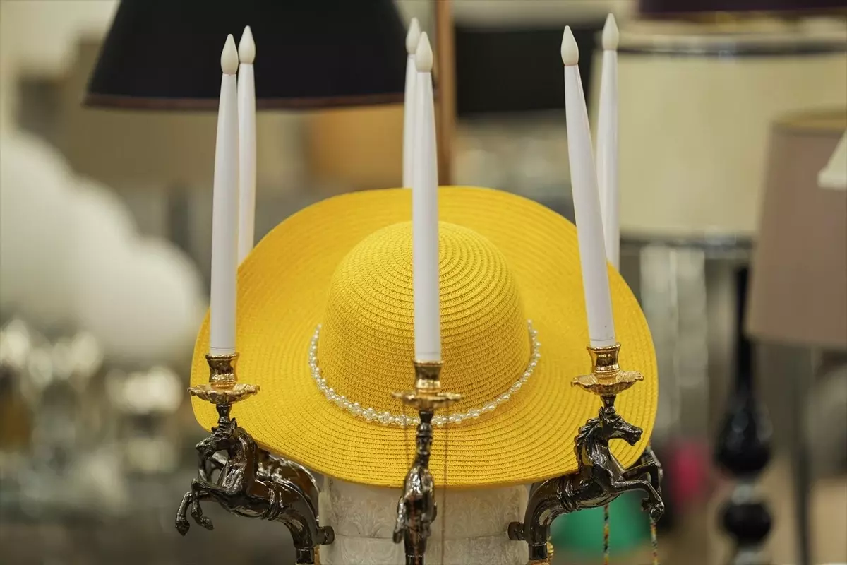 Tasarımcı Gamze Hongur Altınok, şapka koleksiyonunun gelirini depremzede kadına bağışlayacak