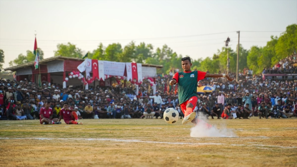 TİKA, Bangladeş\'teki Arakan Futbol Ligi\'ne destek verdi