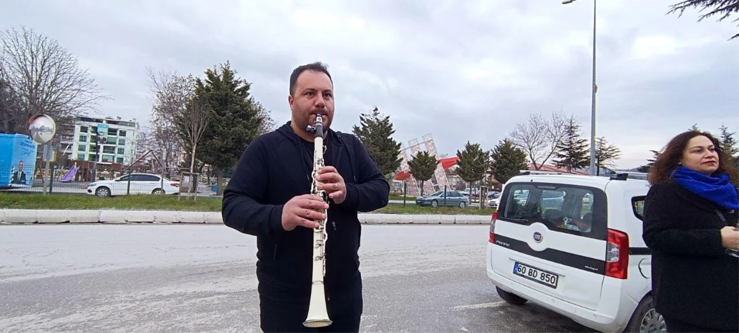 Tokat Gönüllü Turizm Elçileri, 8 Mart Dünya Kadınlar Günü\'nde Hıdırlık Köprüsü\'nde mini konser düzenledi