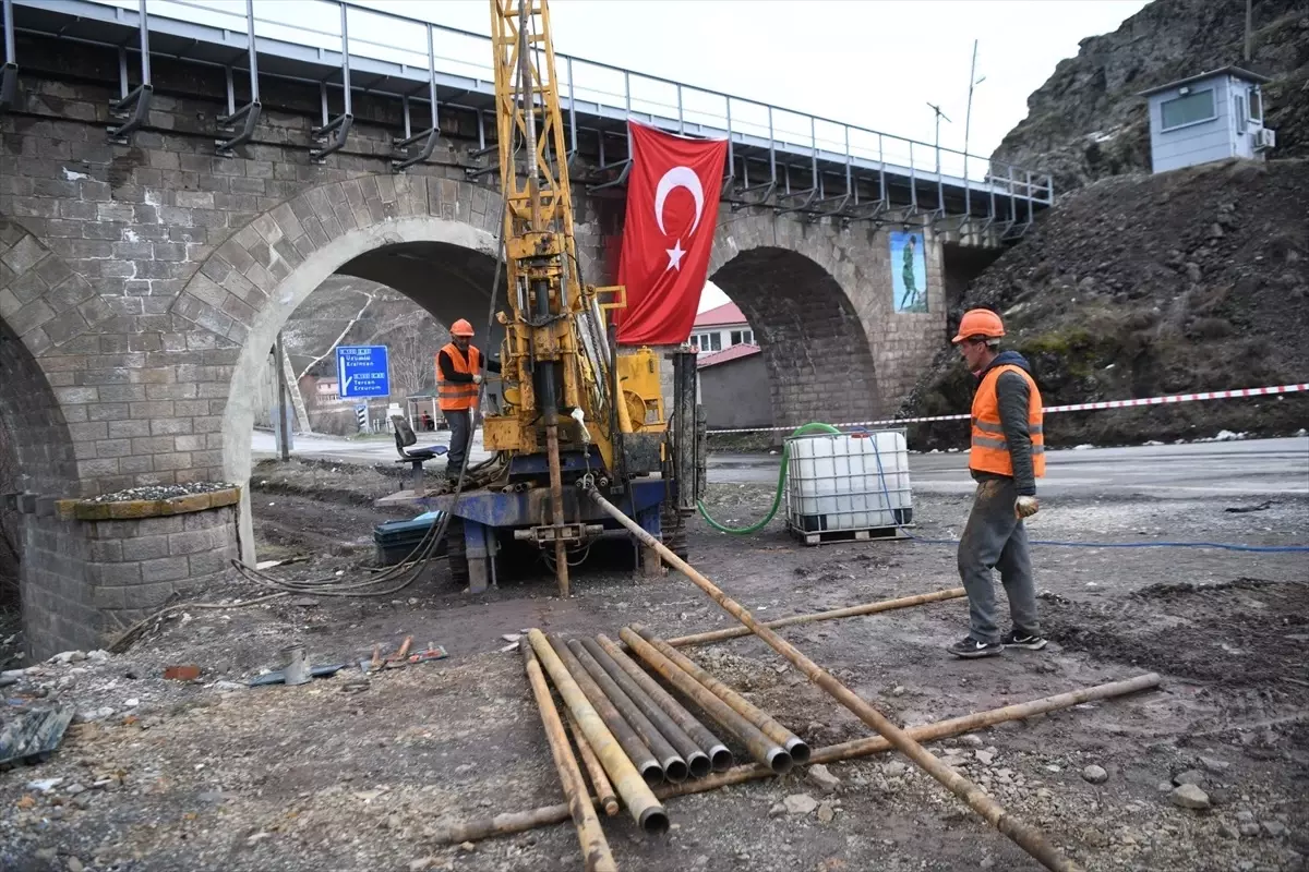 Tunceli\'de depreme dayanıksız Mutu Köprüsü\'nün yerine yeni köprü yapılıyor