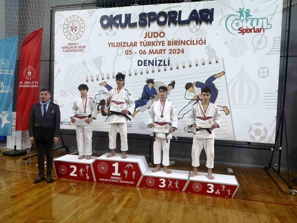 Yunusemre Belediyespor, Okul Sporları Yıldızlar Judo Türkiye Birinciliği\'nde bronz madalyalar kazandı