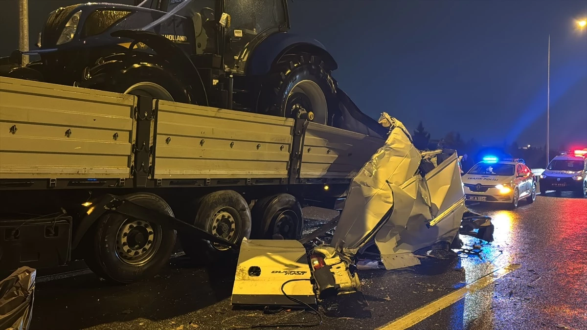 Anadolu Otoyolu\'nda 3 araç karışan kazada 1 kişi hayatını kaybetti