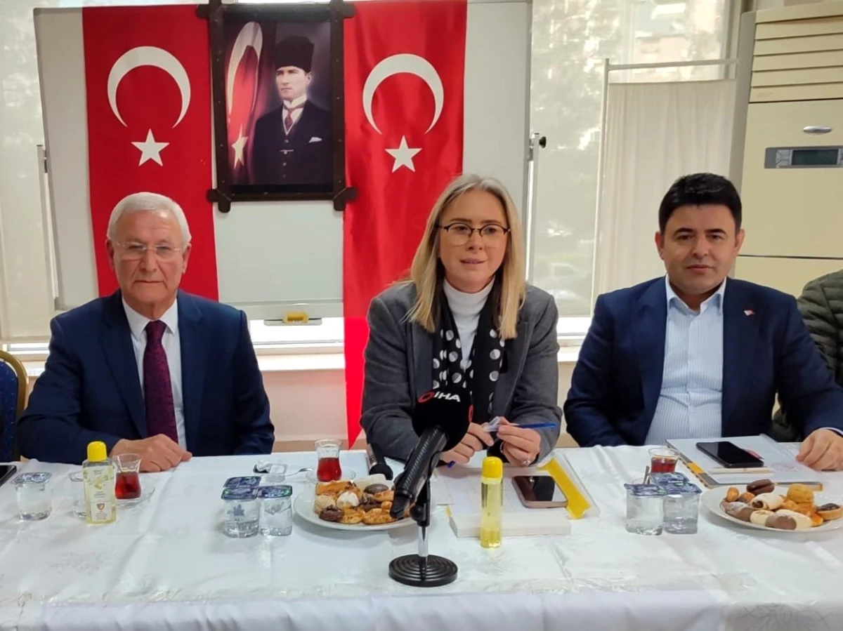 Ulaştırma ve Altyapı Bakanlığı Bakan Yardımcısı ve AK Parti Konak Belediye Başkan Adayı İzmir Şoförler ve Otomobilciler Odasını Ziyaret Etti