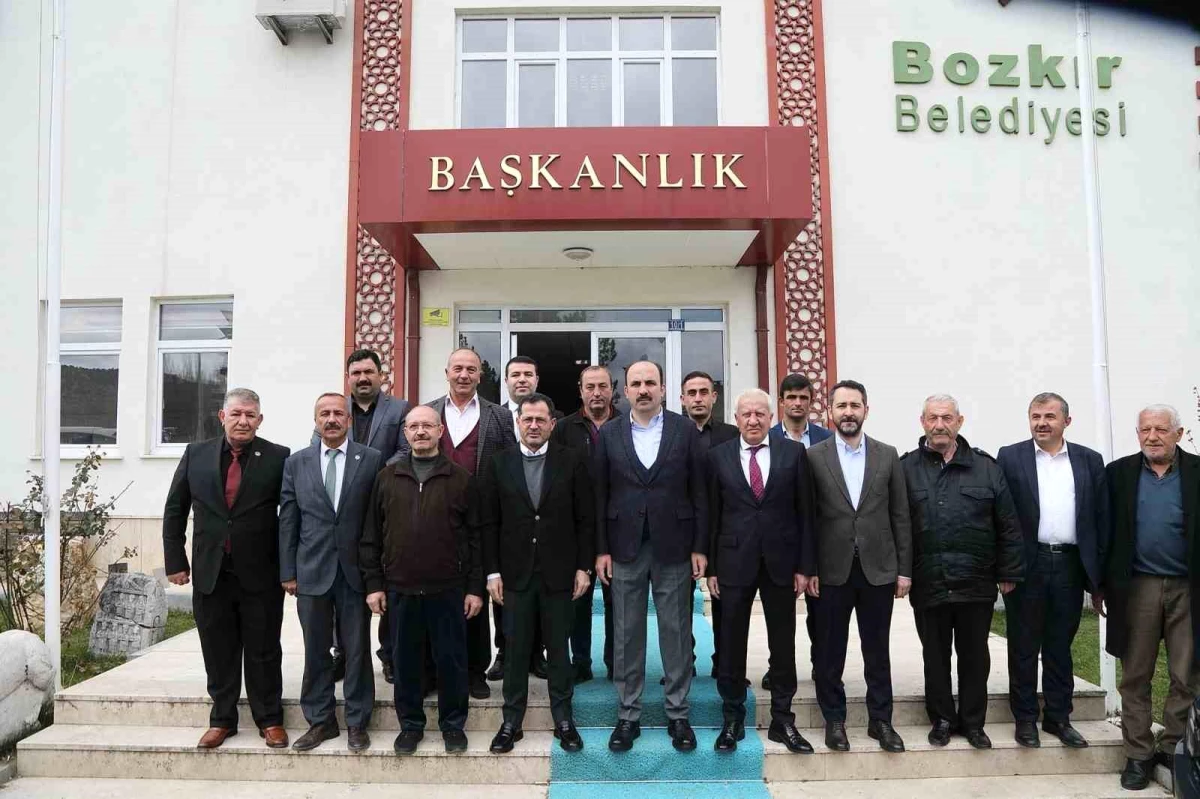 Konya Büyükşehir Belediye Başkanı Uğur İbrahim Altay, Bozkır\'da esnafla ve vatandaşlarla bir araya geldi