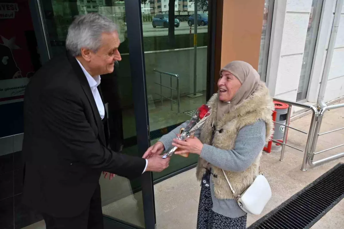 Başkan Bakkalcıoğlu, Kadınlar Günü\'nde Kreşteki Anneleri ve Öğretmenleri Unutmadı