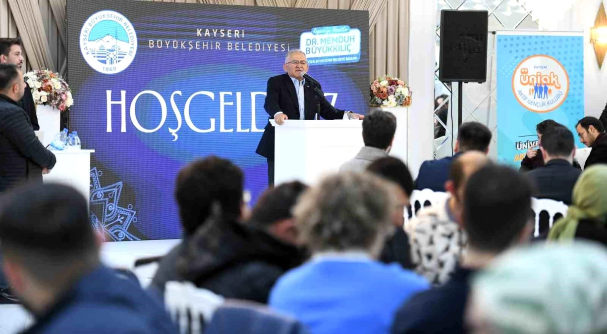 Kayseri Büyükşehir Belediye Başkanı, Erciyes Üniversitesi Kulüp Başkanlarıyla Buluşma Toplantısı\'nda Öğrencilerle Bir Araya Geldi