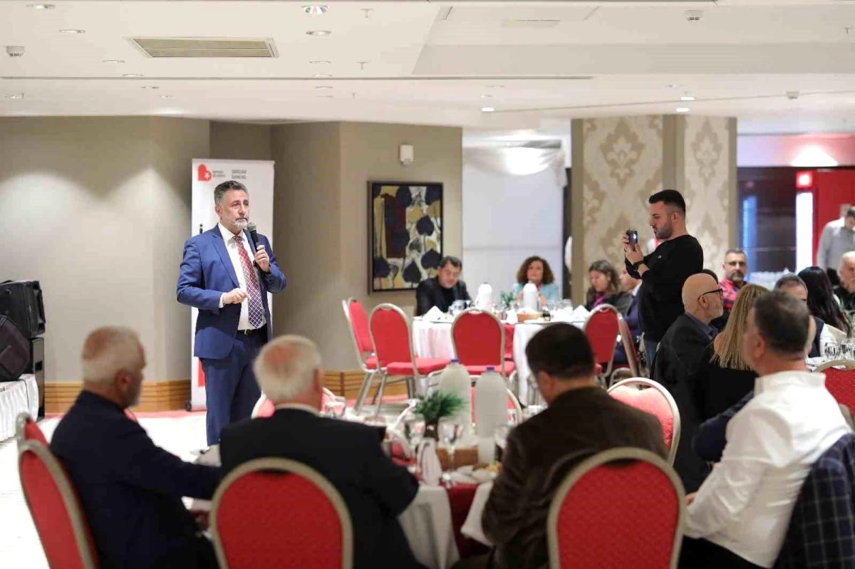 Bayraklı Belediye Başkanı Serdar Sandal, Meclis Üyeleriyle Bir Araya Geldi