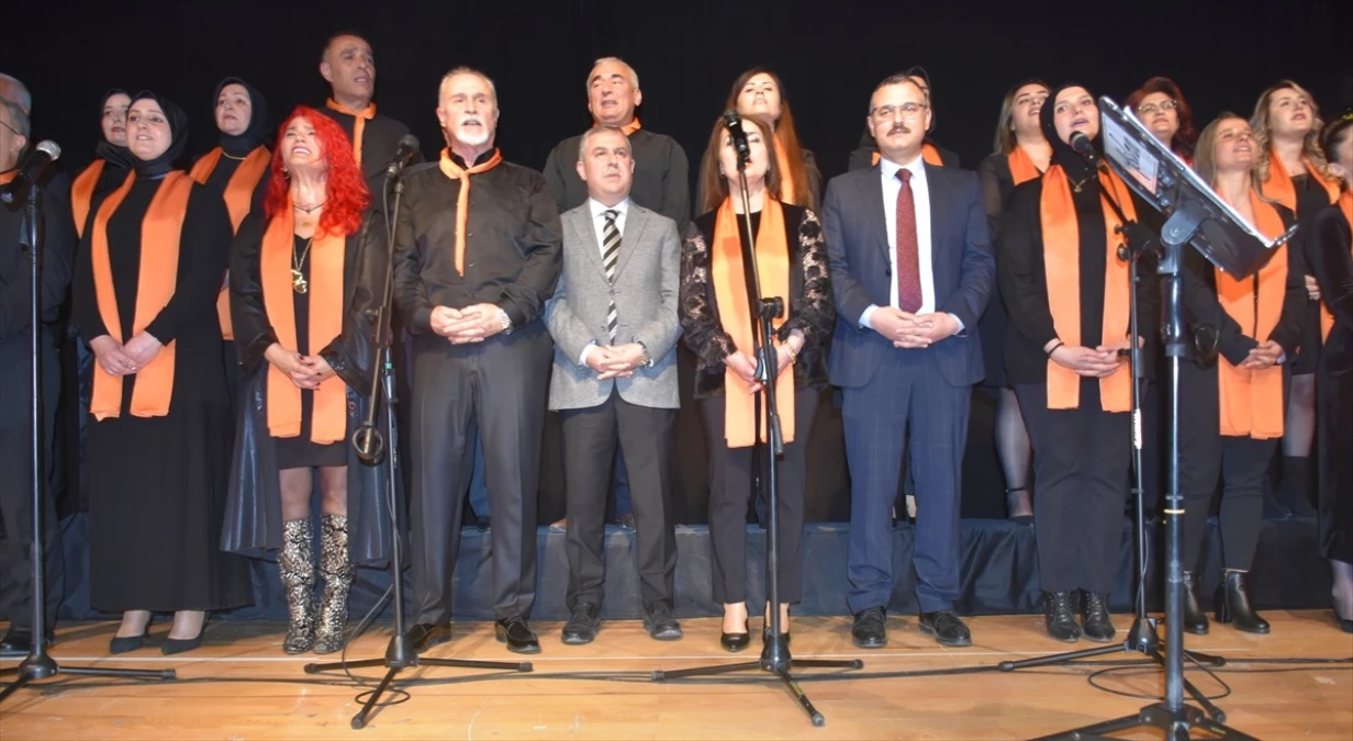 Sinop\'ta Dünya Kadınlar Günü\'nde Türk Sanat Müziği Korosu Konser Verdi