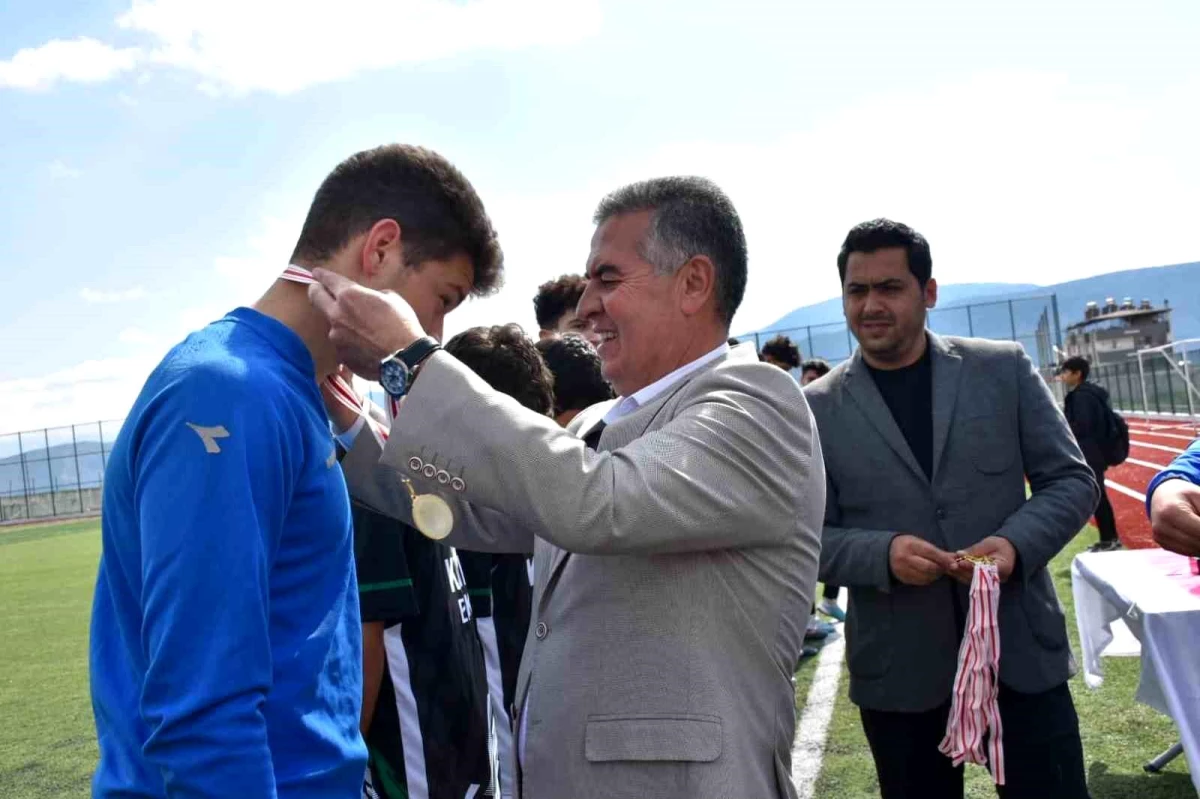 Buharkent Belediyespor U16 Şampiyonluk Kupasına Ulaştı