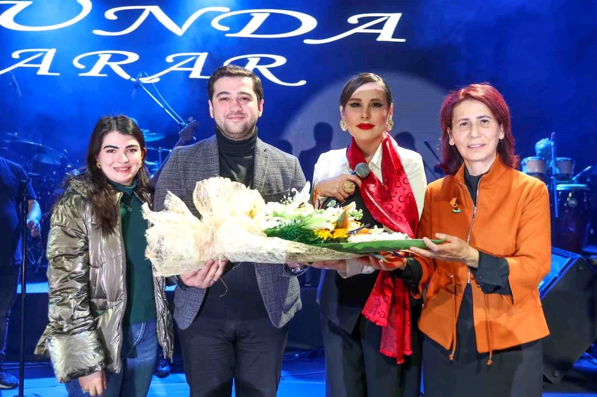 Funda Arar, Gaziantep\'te Kadınlar Günü konseri verdi
