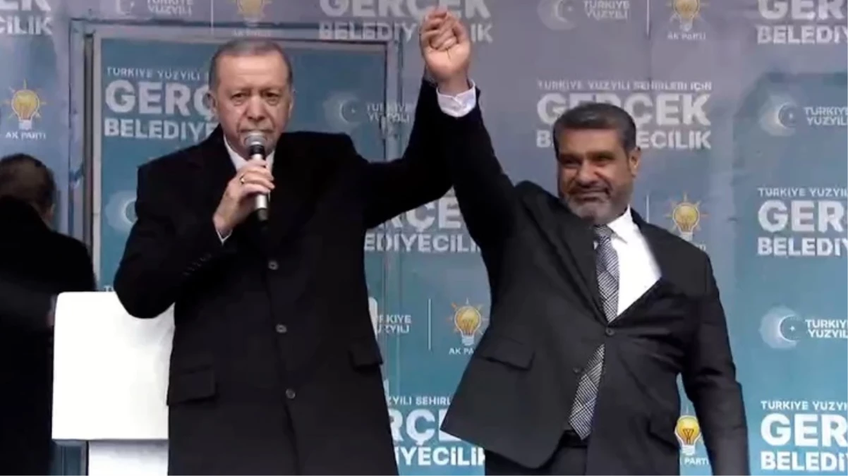 Cumhurbaşkanı Erdoğan\'ın ismini anons ettiği il başkanını yuhaladılar