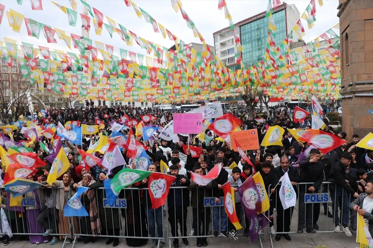 DEM Parti Eş Genel Başkanı Tuncer Bakırhan, Siirt\'te düzenlenen mitinge katıldı