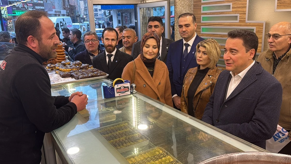 DEVA Partisi Genel Başkanı Ali Babacan Nevşehir\'de Esnaf Ziyaretinde