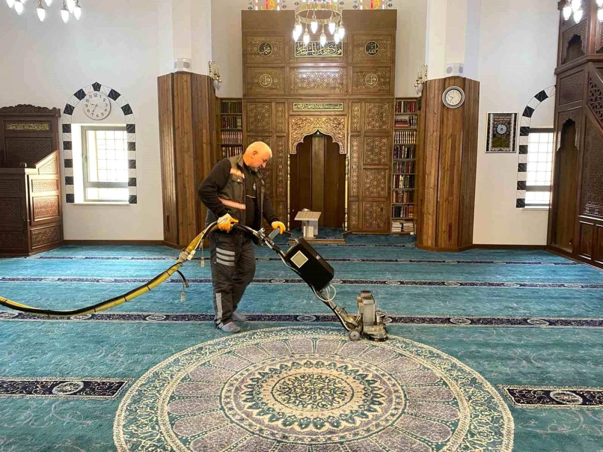 Elazığ Belediyesi Ramazan Ayı Öncesi Cami ve Abdesthanelerde Temizlik Yapıyor