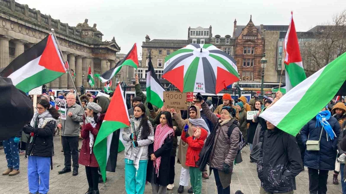 İskoçya\'da Filistin Destekçileri Gazze İçin Protesto Gösterisi Düzenledi