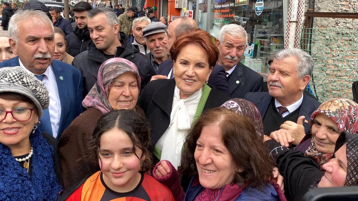Meral Akşener Karabük\'te Belediye Başkanı Adaylarına Destek İstedi