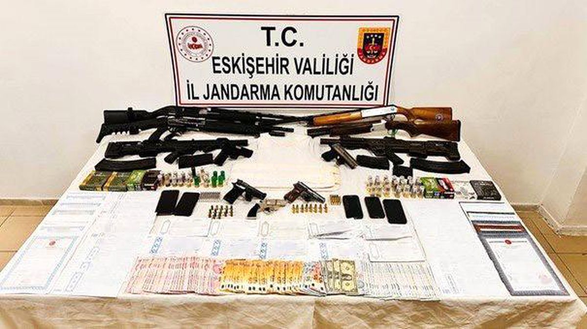 Eskişehir\'de zorla senet imzalatarak borçlandıran şahıslar yakalandı
