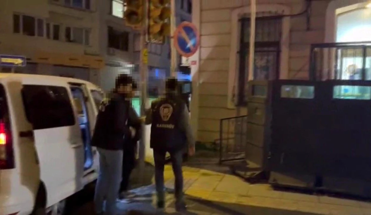 Kadıköy\'de ticari taksiciyi bıçaklayan 3 çocuk yakalandı