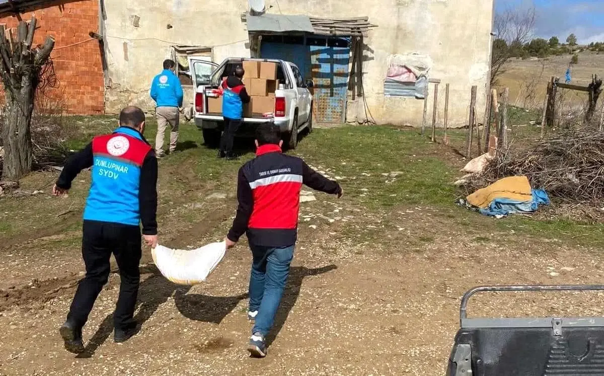 Dumlupınar Kaymakamı, dezavantajlı vatandaşlara yardım ziyareti gerçekleştirdi