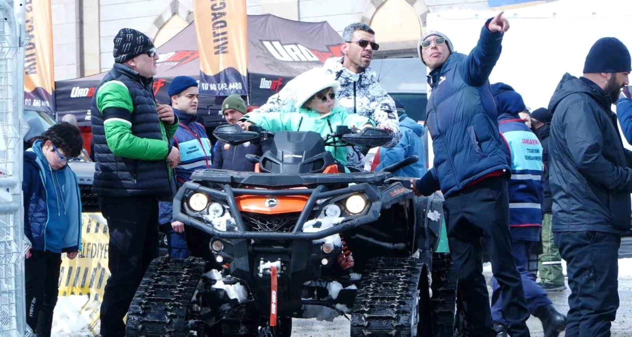 Kenan Sofuoğlu, Dünya Snowcross Şampiyonası\'nı izlemek için Erciyes\'e geldi