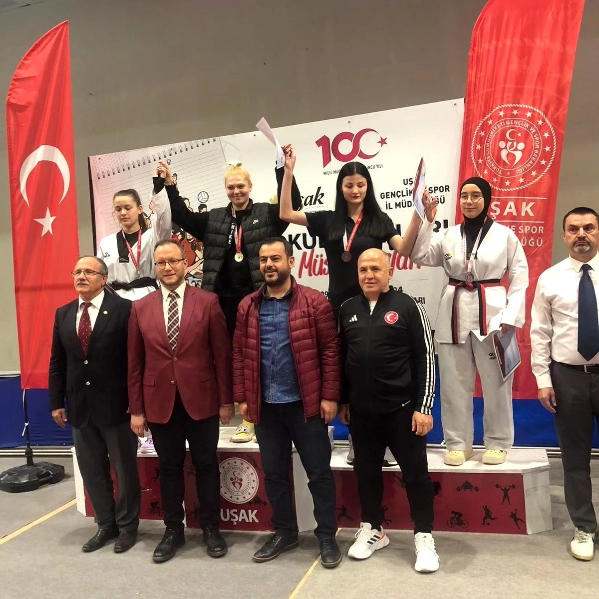 Muğla\'dan Azra Karakaş Uşak\'ta Taekwondo müsabakalarında üçüncü olarak finale katılma hakkı kazandı