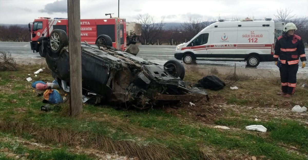 Malatya\'da Otomobil Şarampole Devrildi: 1 Ölü, 3 Yaralı