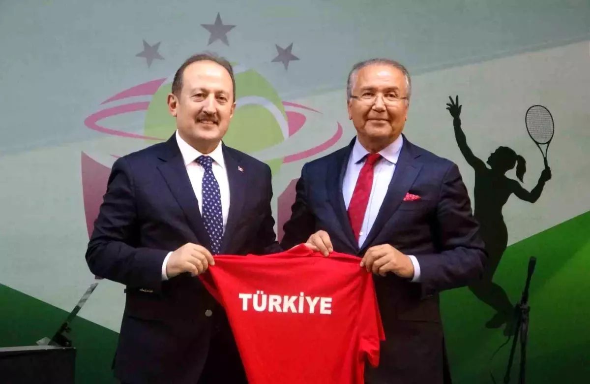 Mersin\'de \'Dünya Kadınlar Günü\' kapsamında tenis turnuvası başladı