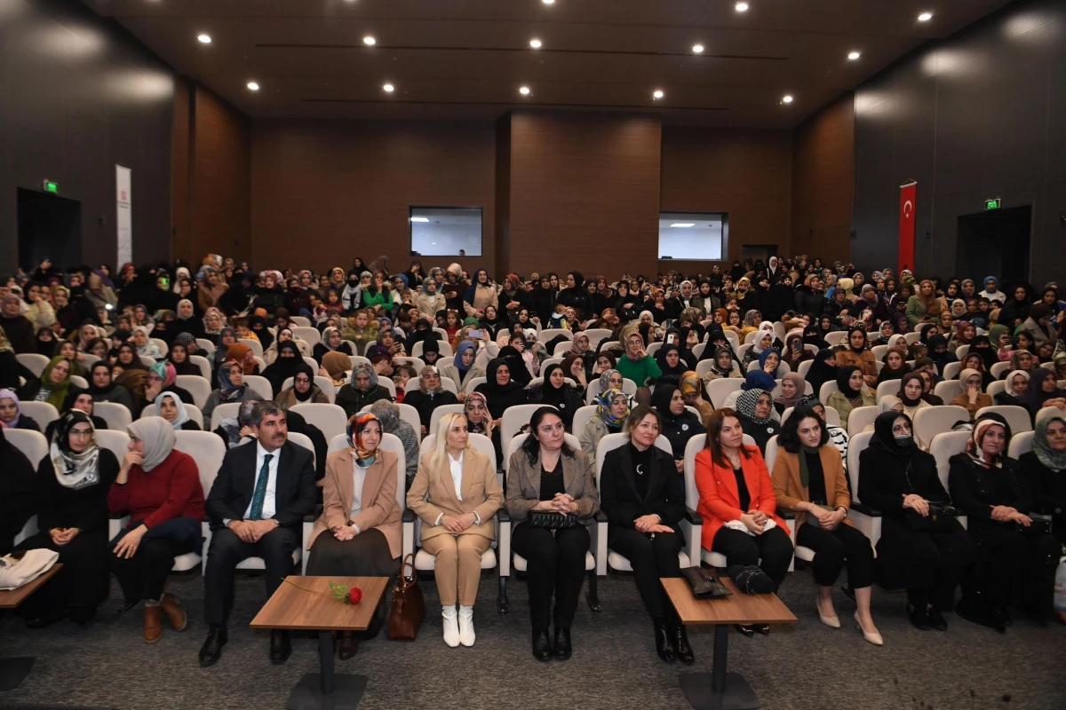 Muş Belediyesi, 8 Mart Dünya Kadınlar Günü\'ne özel söyleşi programı düzenledi