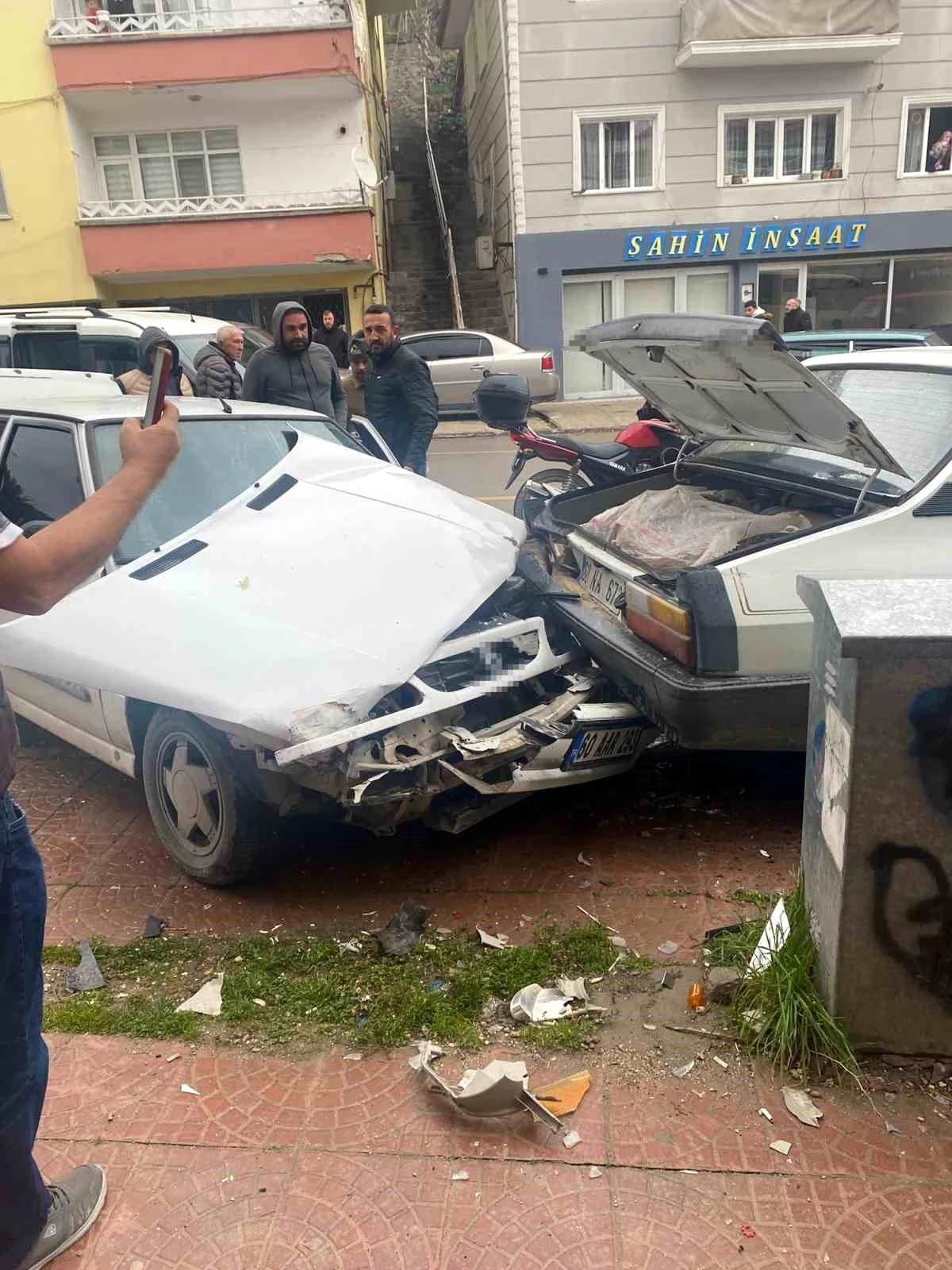 Tokat\'ta 5 aracın karıştığı zincirleme trafik kazası maddi hasarla atlatıldı
