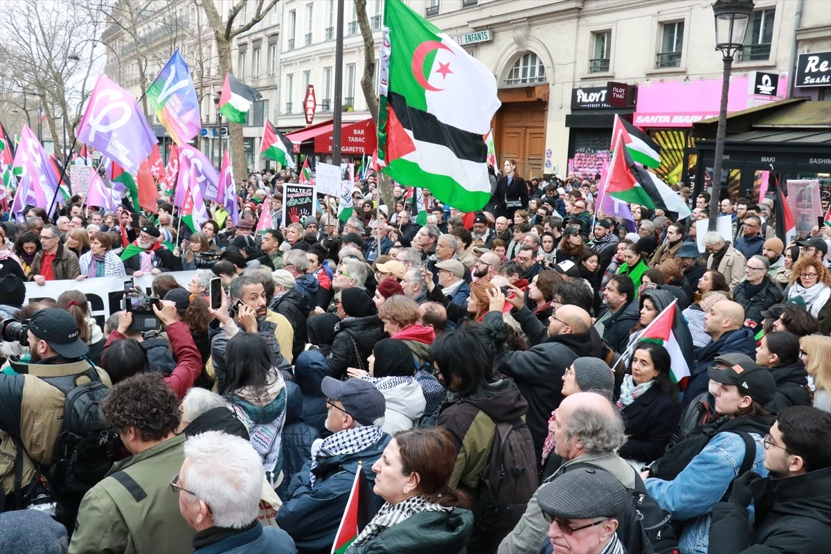 Paris\'te Filistin Yanlıları İsrail\'in Saldırılarına Karşı Gösteri Düzenledi